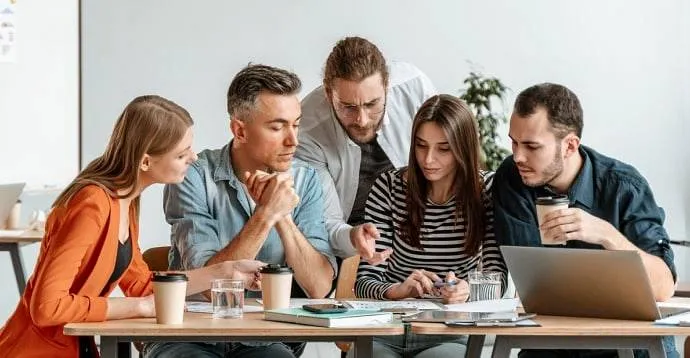 Arbeitnehmerüberlassung und klassische Beschäftigung – Vorteile und Grenzen für Unternehmen in Deutschland